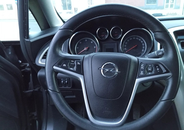 Opel Astra cena 21999 przebieg: 197000, rok produkcji 2011 z Oborniki małe 137